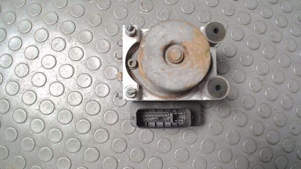 Foto: HAUPTBREMSAGGREGAT ABS eines Mazda 626 2.0 CD