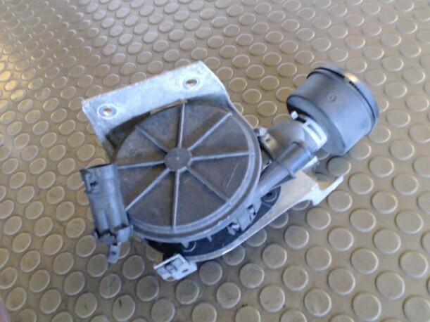 Foto: SEKUNDÄRPUMPE eines Opel Tigra 1.4i 16V CD
