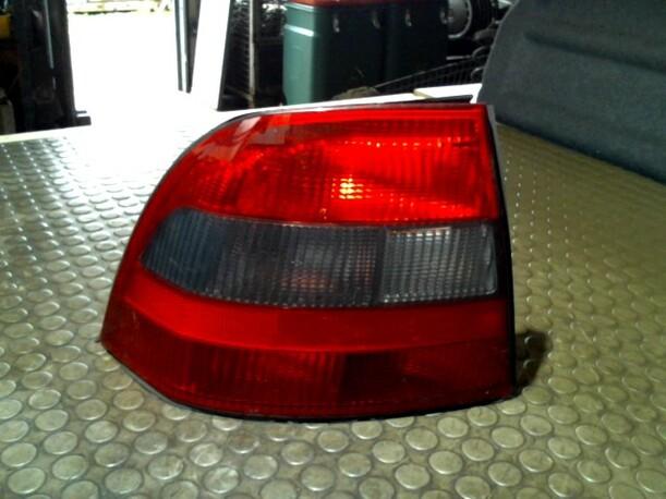 Foto: HECKLEUCHTE / RÜCKLICHT LINKS eines Opel Vectra 1.8 CD