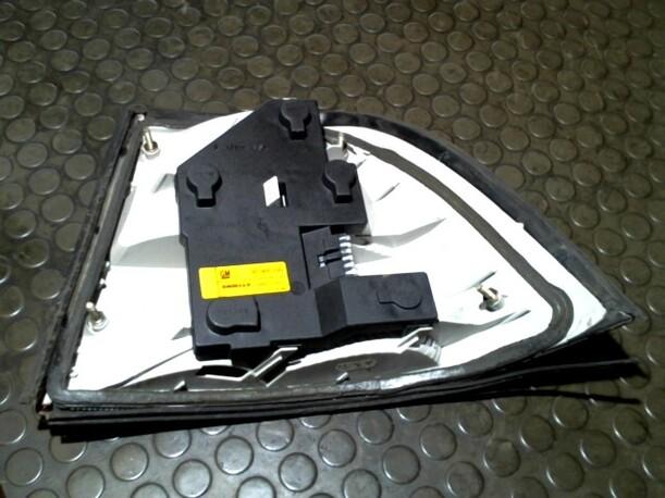 Foto: HECKLEUCHTE / RÜCKLICHT LINKS eines Opel Vectra 1.8 CD