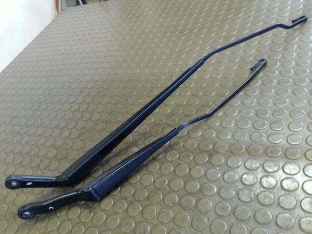 Foto: SCHEIBENWISCHERARME VORN eines Peugeot 206 CC 110 CD