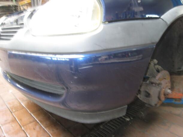 Foto: STOßFÄNGER / STOßSTANGE VORNE eines Opel Corsa 12V CD