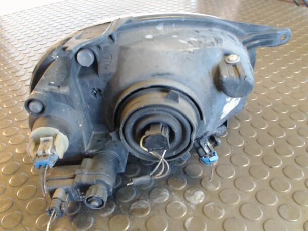 Foto: SCHEINWERFER  LINKS eines Opel Corsa 12V CD