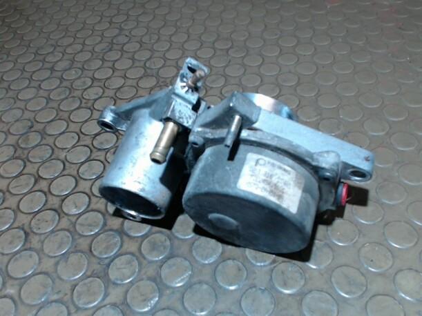 Foto: VAKUUMPUMPE eines Ford Mondeo 2.0 Turnier TDCi