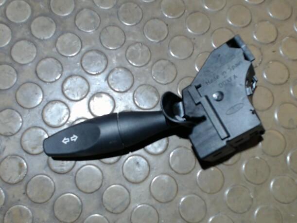 Foto: BLINKSCHALTER/KOMBISCHALTER eines Ford Mondeo 2.0 Turnier TDCi