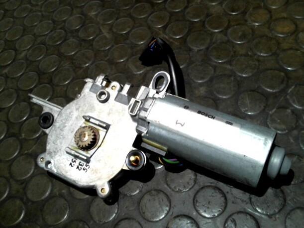 Foto: MOTOR SCHIEBEDACH eines Mercedes-Benz E 240 T