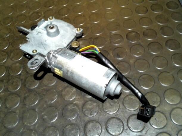 Foto: MOTOR SCHIEBEDACH eines Mercedes-Benz E 240 T