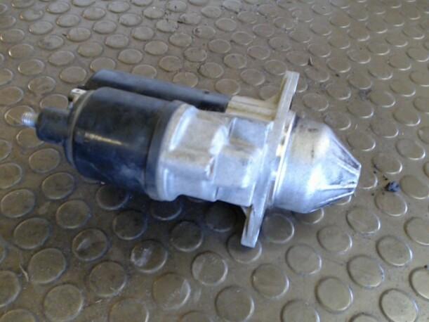 Foto: ANLASSER / STARTER BOSCH eines Opel Agila 1.0 12 V CD