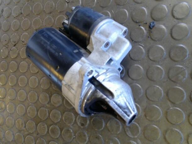 Foto: ANLASSER / STARTER BOSCH eines Opel Agila 1.0 12 V CD