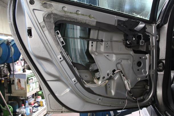 Foto: TÜR HINTEN LINKS eines Citroen C5 Kombi 2.2 HDI