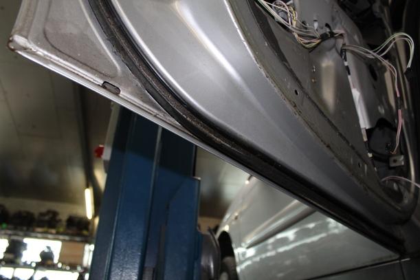 Foto: TÜR HINTEN LINKS eines Citroen C5 Kombi 2.2 HDI