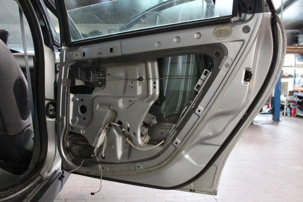 Foto: TÜR HINTEN RECHTS eines Citroen C5 Kombi 2.2 HDI