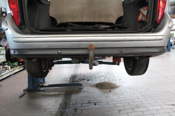 Foto: STOSSFÄNGER/ STOßSTANGE HINTEN eines Citroen C5 Kombi 2.2 HDI