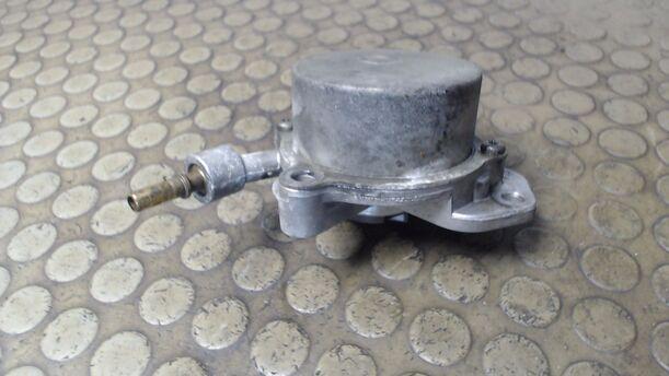 Foto: VAKUUMPUMPE eines Citroen C5 Kombi 2.2 HDI