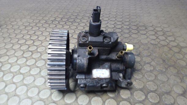 Foto: DIESELEINSPRITZPUMPE eines Citroen C5 Kombi 2.2 HDI