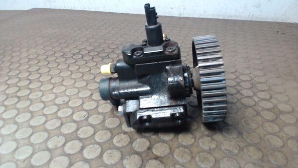Foto: DIESELEINSPRITZPUMPE eines Citroen C5 Kombi 2.2 HDI