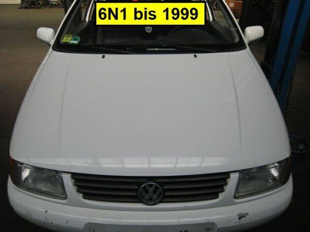 Foto: MOTORHAUBE eines VW Polo 75 CD