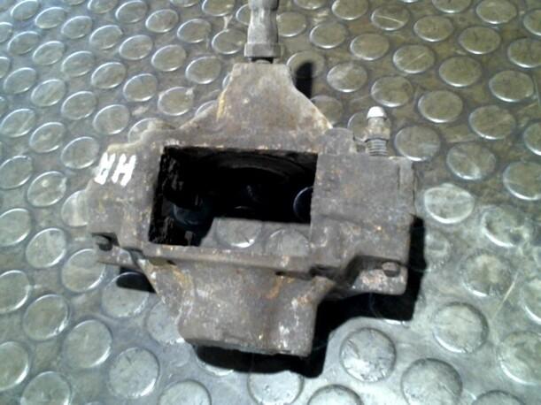 Foto: BREMSSATTEL HINTEN RECHTS eines Mercedes-Benz 200 E CD