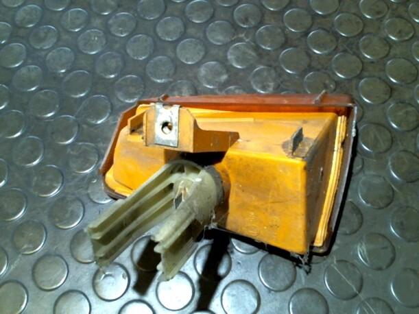 Foto: BLINKER / BLINKLEUCHTE VORN LINKS eines Opel Kadett E