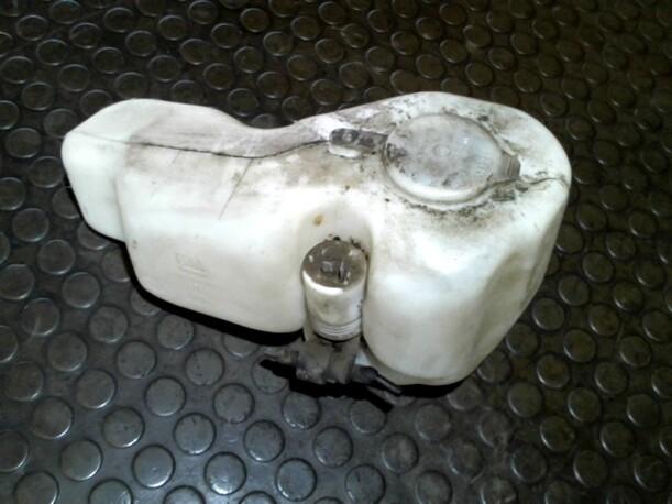 Foto: SCHEIBENWASCHBEHÄLTER eines Opel Kadett E