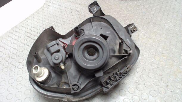 Foto: SCHEINWERFER RECHTS eines Renault Clio 1.2