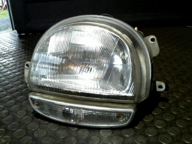 Foto: SCHEINWERFER LINKS eines Renault Twingo 1.3