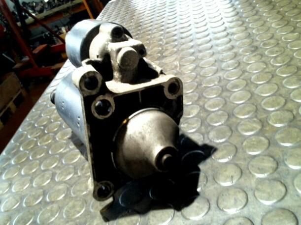 Foto: ANLASSER / STARTER ( BOSCH eines Renault Twingo 1.3