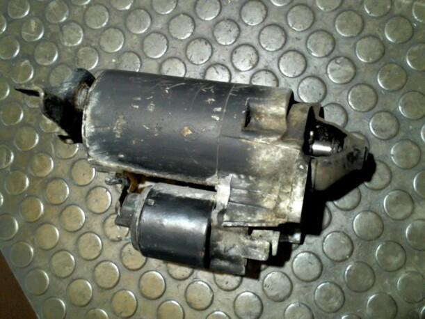 Foto: ANLASSER / STARTER ( BOSCH eines Renault Twingo 1.3