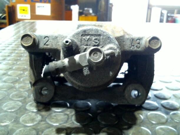 Foto: BREMSSATTEL VORN LINKS eines Toyota Yaris 1.3