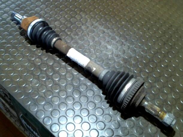 Foto: ANTRIEBSWELLE LINKS eines Peugeot 206 HDi eco 70