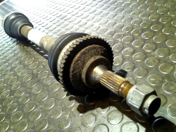 Foto: ANTRIEBSWELLE LINKS eines Peugeot 206 HDi eco 70