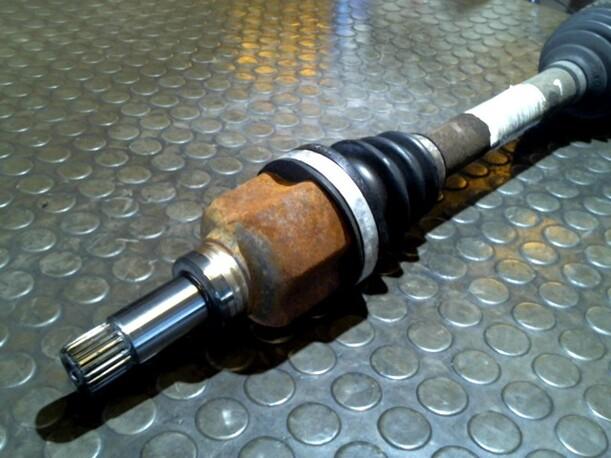 Foto: ANTRIEBSWELLE LINKS eines Peugeot 206 HDi eco 70