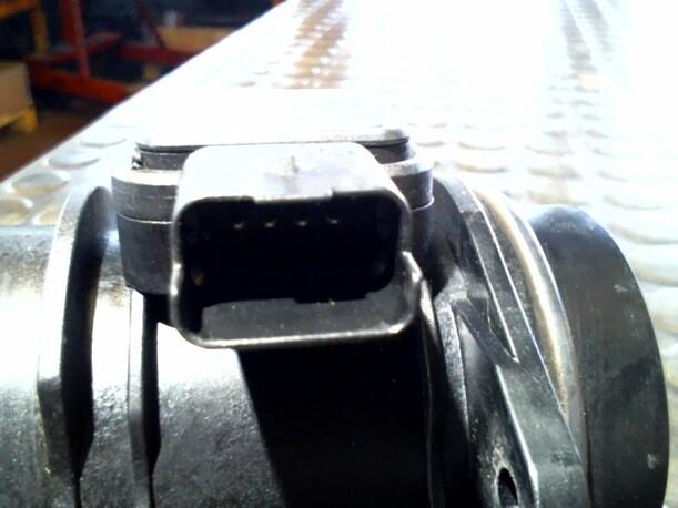 Foto: LUFTMASSENMESSER SIEMENS eines Peugeot 206 HDi eco 70 CL