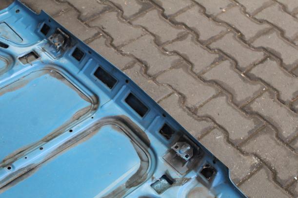 Foto: MOTORHAUBE eines FORD FIESTA 0,9