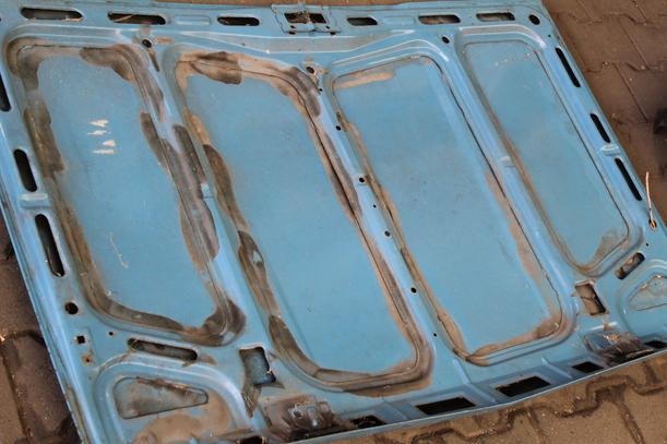 Foto: MOTORHAUBE eines FORD FIESTA 0,9