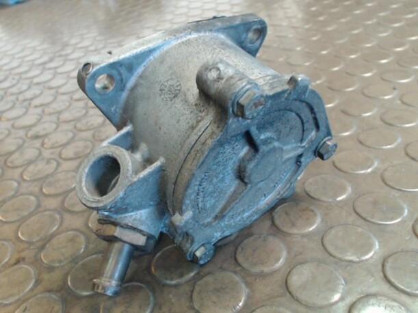 Foto: VAKUUMPUMPE eines Fiat Punto 1.9 JTD