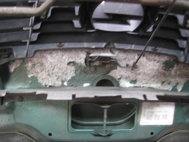 Foto: MOTORHAUBE eines Opel Sintra 2.2 DTi