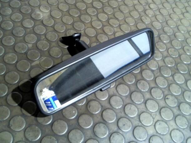 Foto: INNENSPIEGEL eines Opel Sintra 2.2 DTi