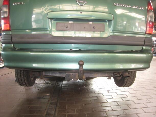 Foto: STOßSTANGE / STOSSFÄNGER HINTEN eines Opel Sintra 2.2 DTi