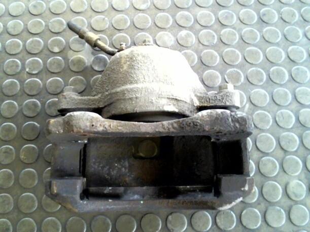 Foto: BREMSSATTEL VORN LINKS eines Opel Sintra 2.2 DTi