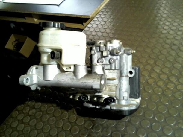 Foto: HAUPTBREMSAGGREGAT ABS eines Opel Sintra 2.2 DTi