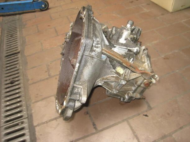 Foto: SCHALTGETRIEBE 5-GANG eines Opel Astra Caravan TD