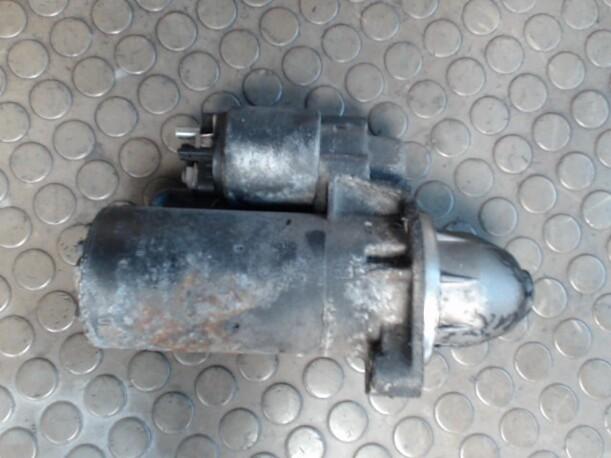 Foto: ANLASSER / STARTER  BOSCH eines Mercedes-Benz 190 E 1.8 GL