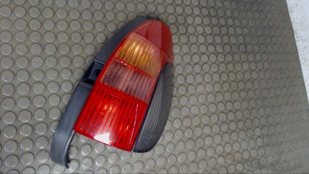 Foto: HECKLEUCHTE / RÜCKLICHT RECHTS eines Peugeot 306 Break Cup