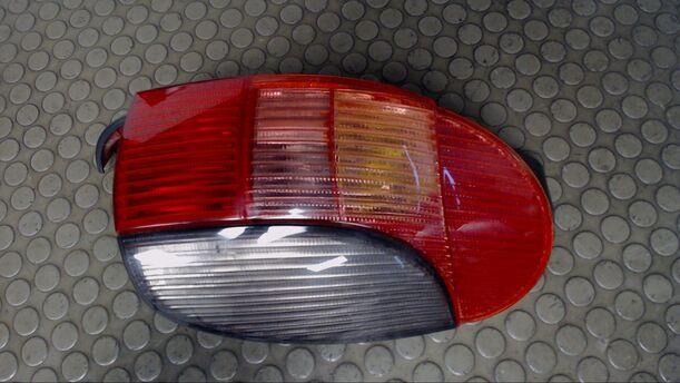 Foto: HECKLEUCHTE / RÜCKLICHT RECHTS eines Peugeot 306 Break Cup