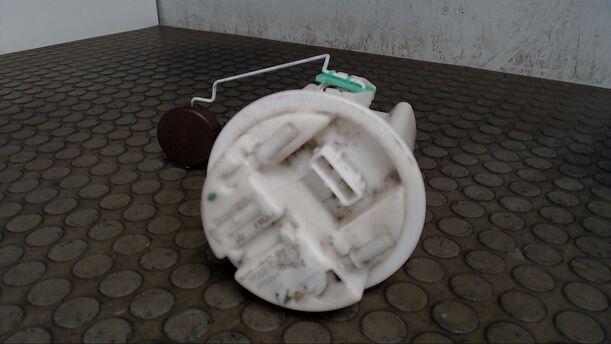 Foto: KRAFTSTOFFPUMPE eines Peugeot 306 Break Cup