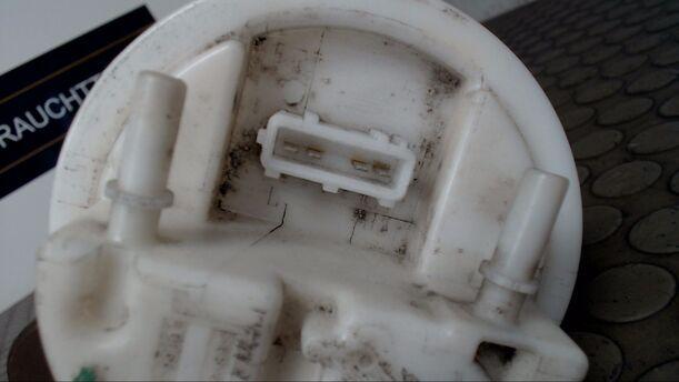 Foto: KRAFTSTOFFPUMPE eines Peugeot 306 Break Cup