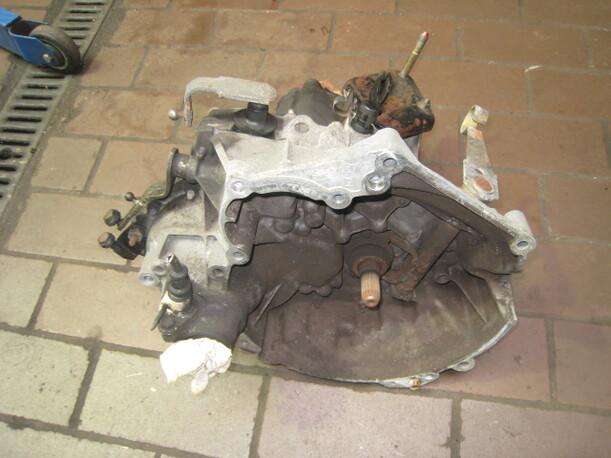 Foto: SCHALTGETRIEBE 5-GANG eines Peugeot 106
