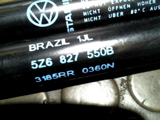 Foto: HECKKLAPPENDÄMPFERPAAR eines VW Fox 1.2