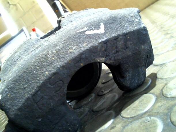 Foto: BREMSSATTEL VORN LINKS eines VW Fox 1.2